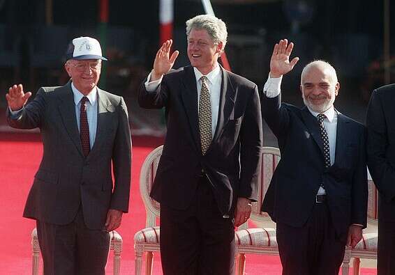 המלך חוסיין, הנשיא קלינטון ורה"מ רבין ז"ל // צילום: איי.אף.פי